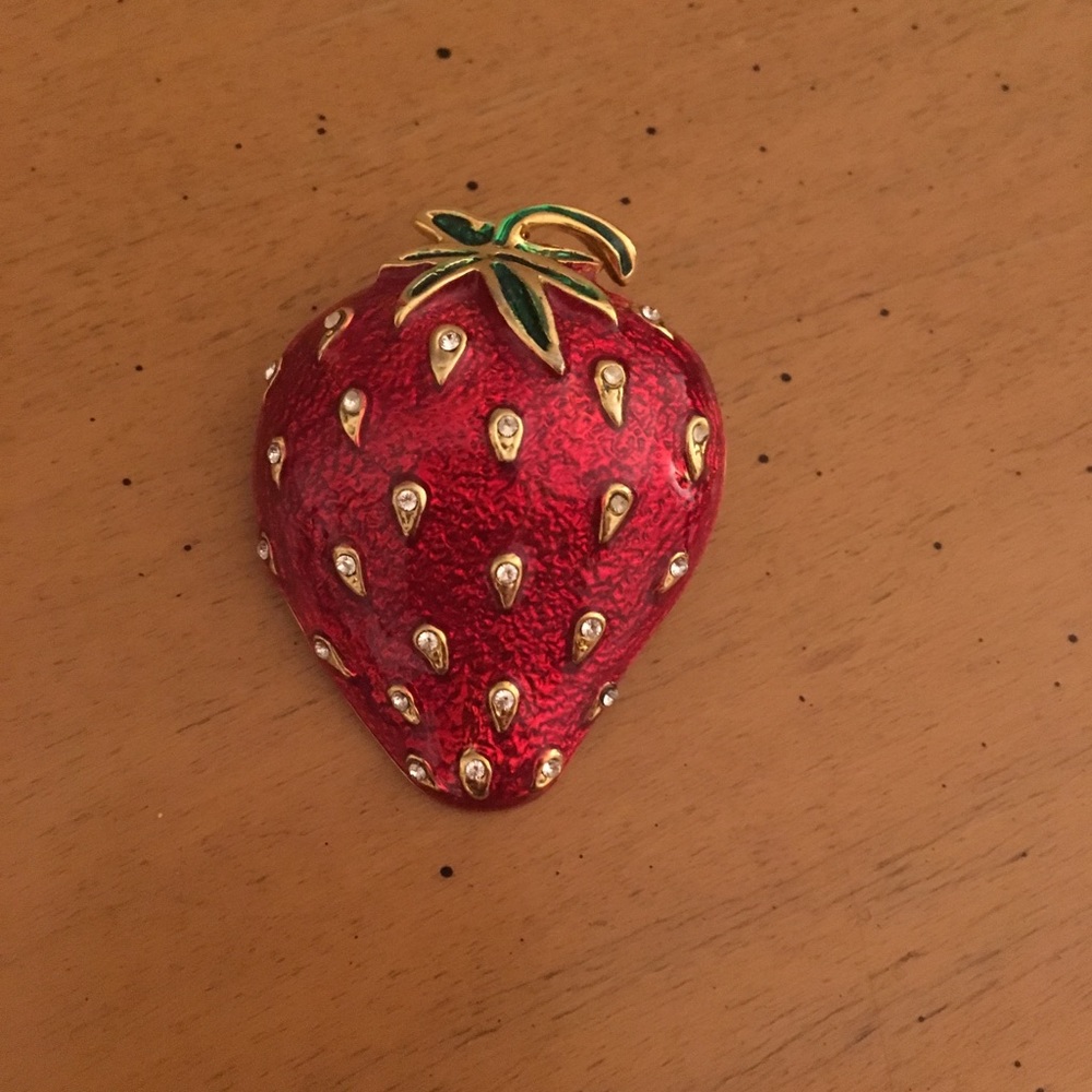 Vintage looking strawberry brooch pin